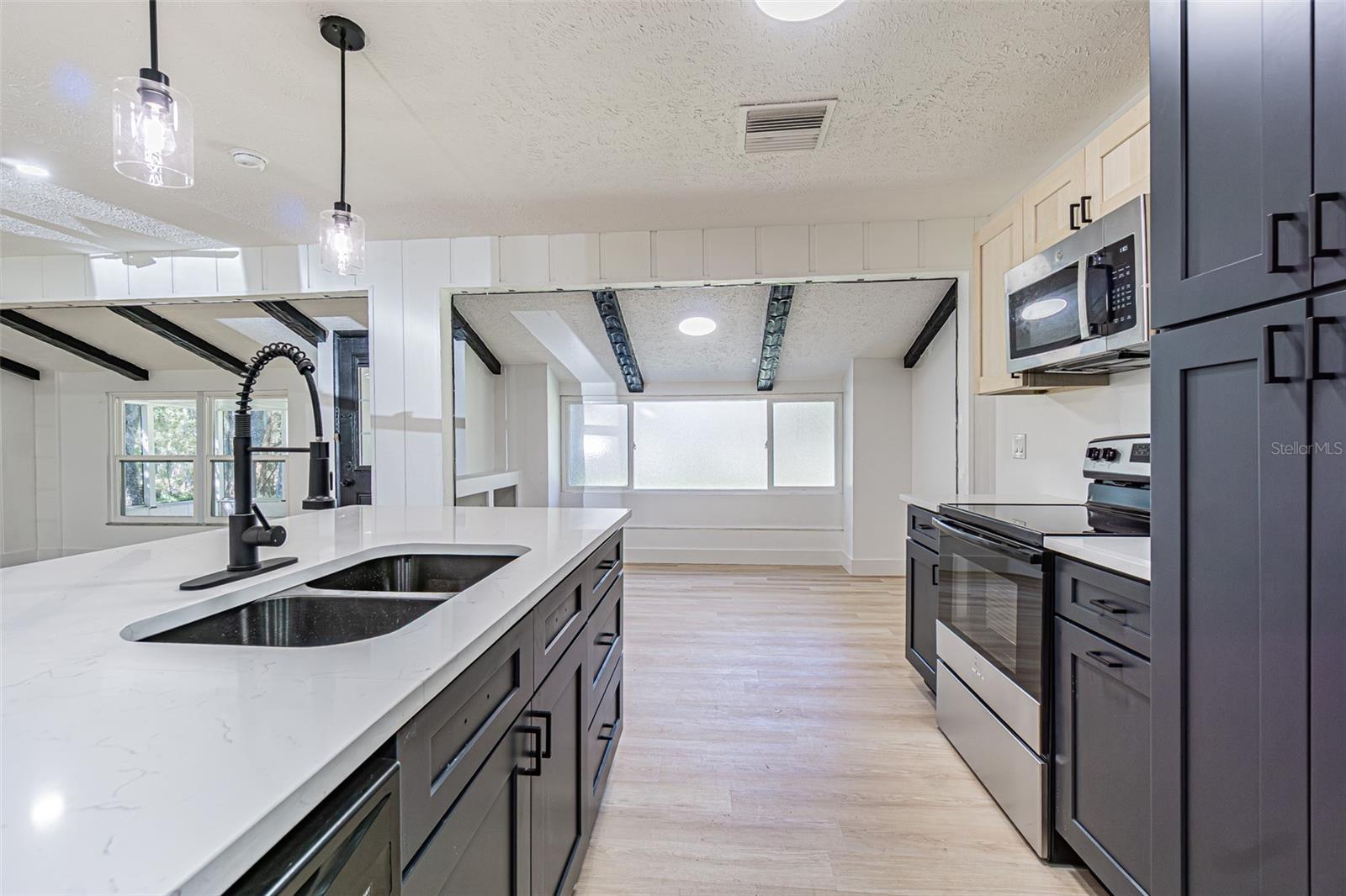 8807 OVERLOOK DR — photo 25