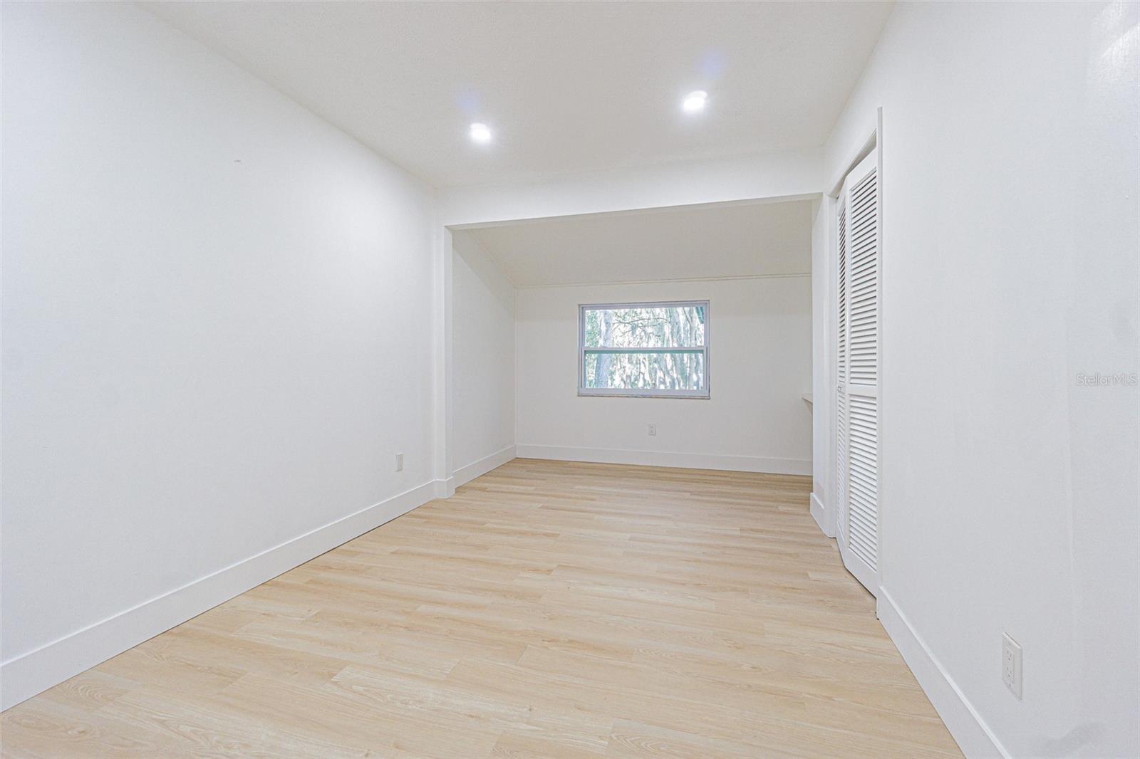 8807 OVERLOOK DR — photo 30