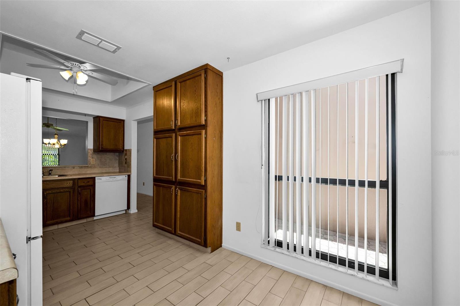 3477 HILLMOOR DR — photo 16