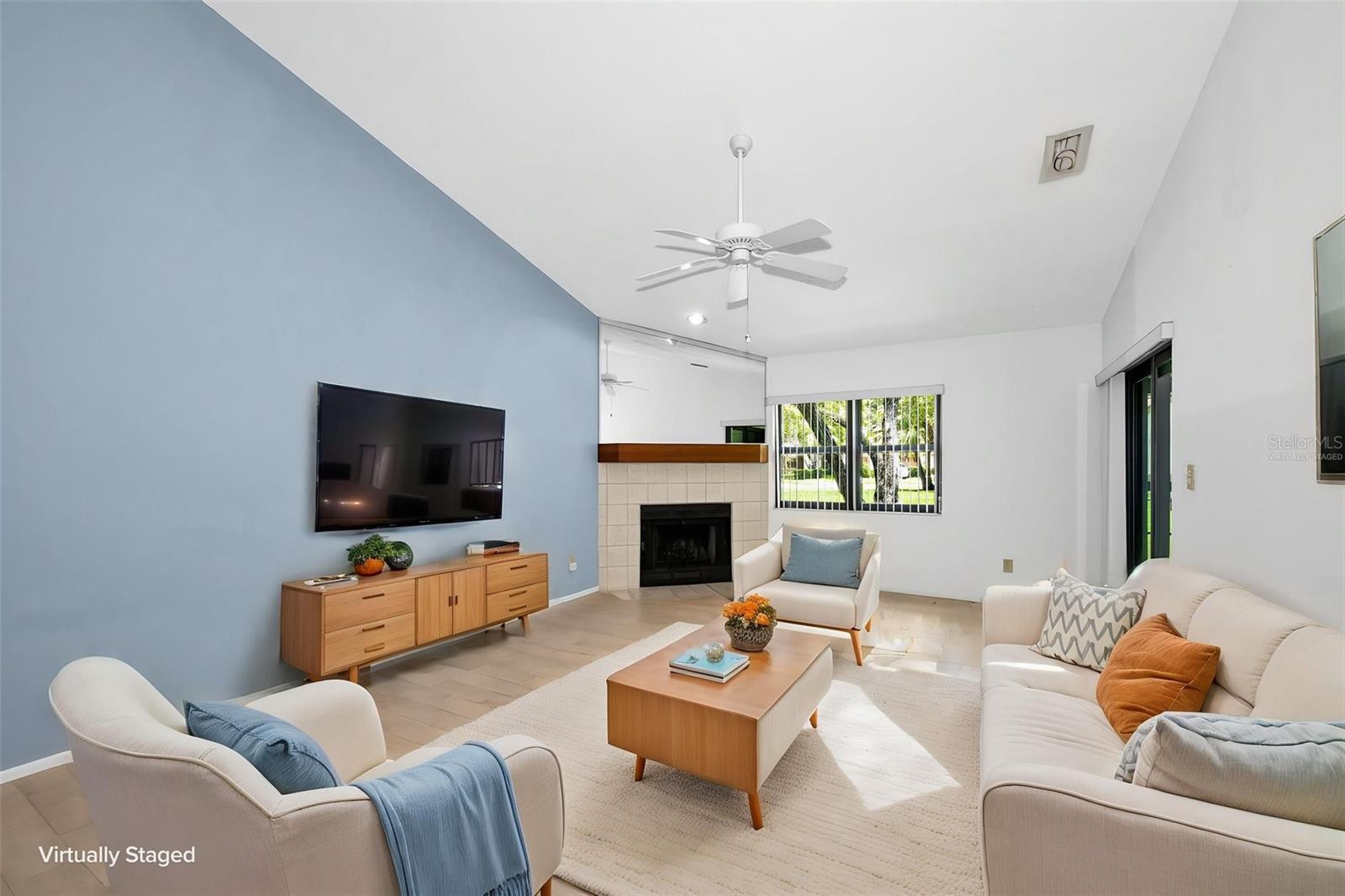 3477 HILLMOOR DR — photo 19