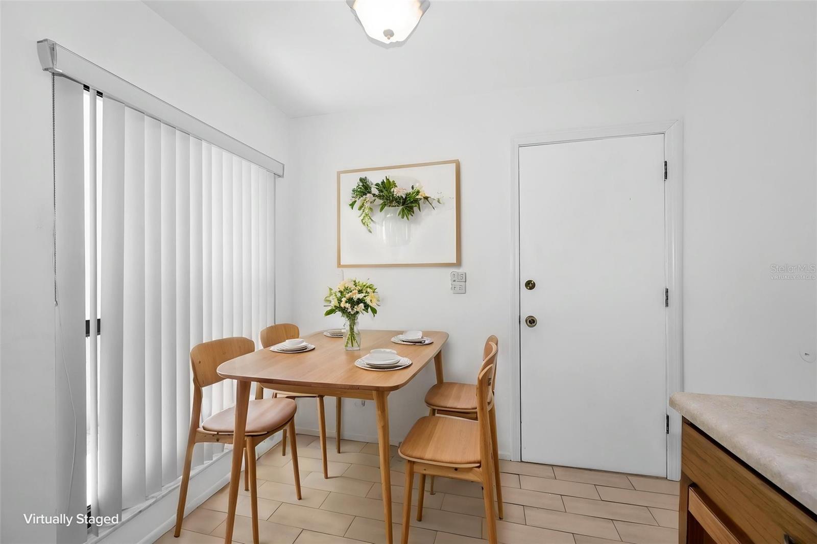 3477 HILLMOOR DR — photo 17
