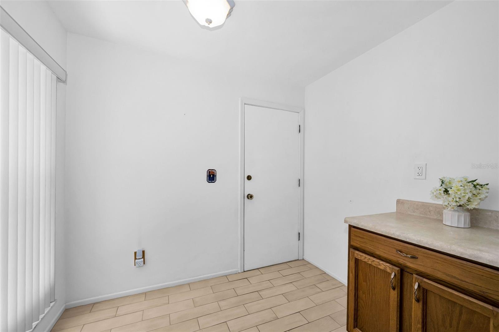 3477 HILLMOOR DR — photo 15