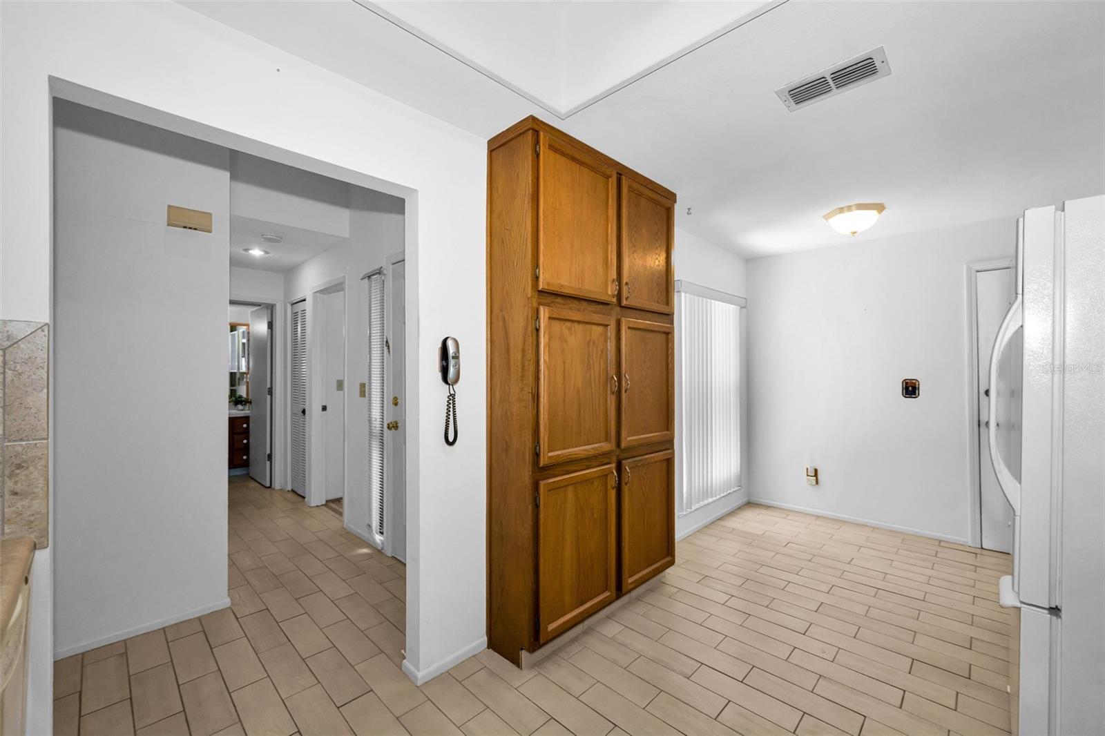 3477 HILLMOOR DR — photo 14