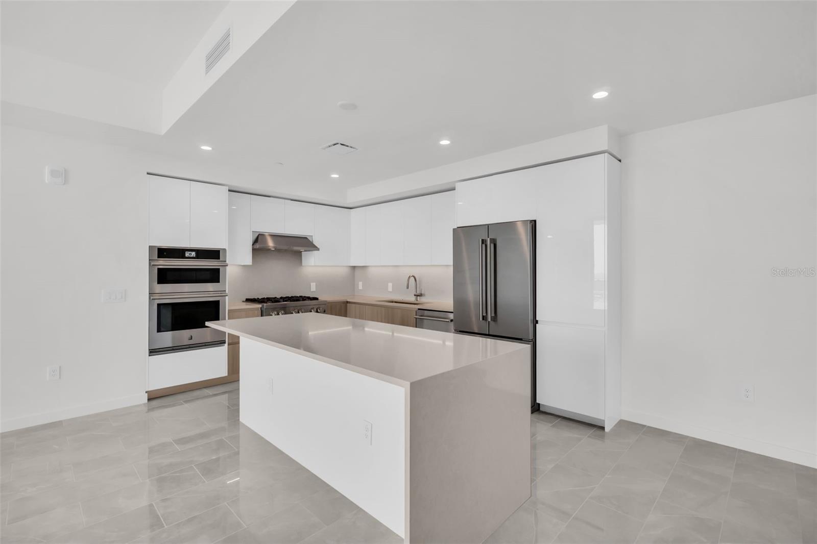 400 CENTRAL AVE #2605 — photo 3