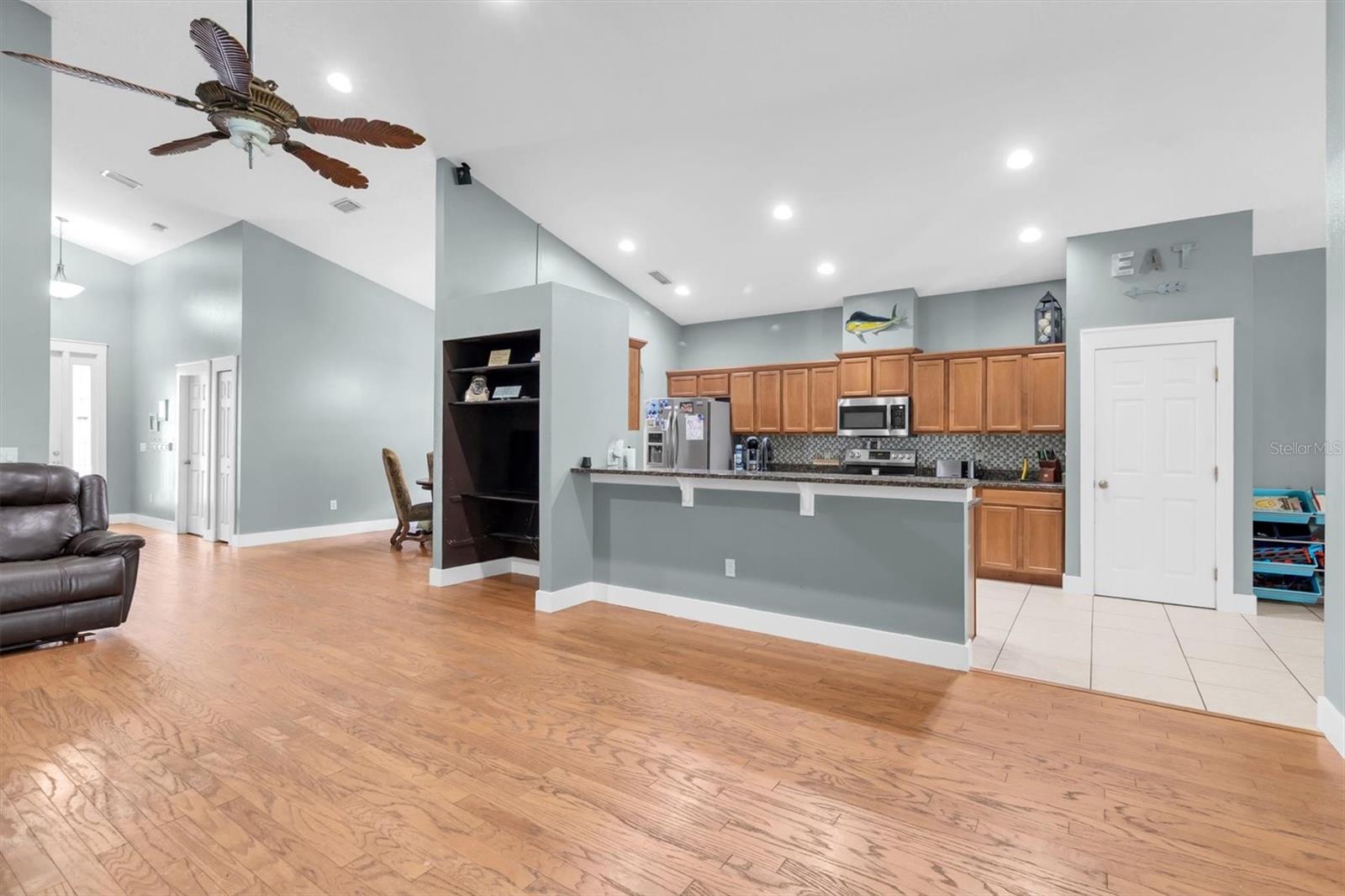 6020 MONTANA AVE — photo 10