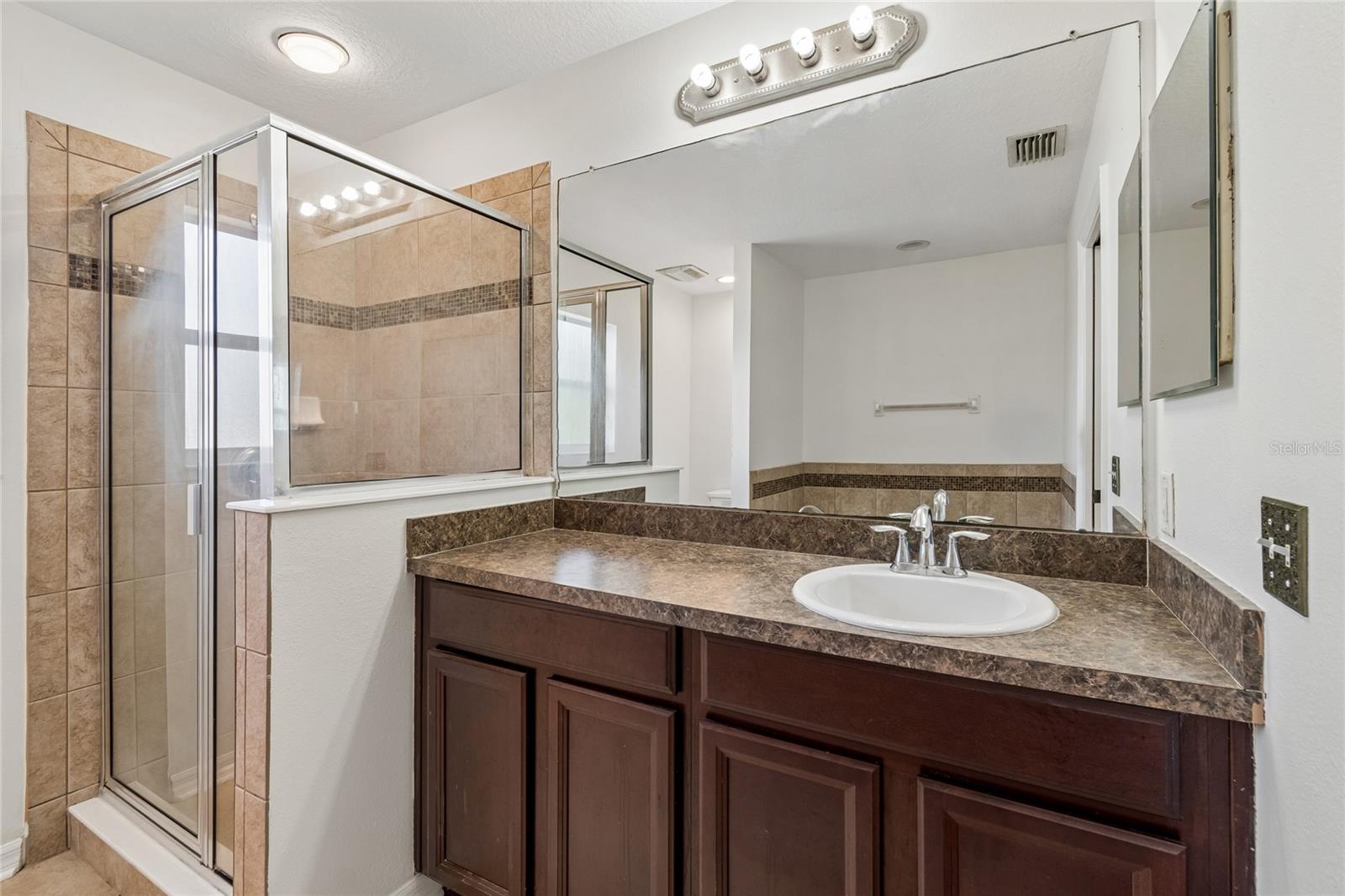 915 WINDTON OAK DR — photo 25