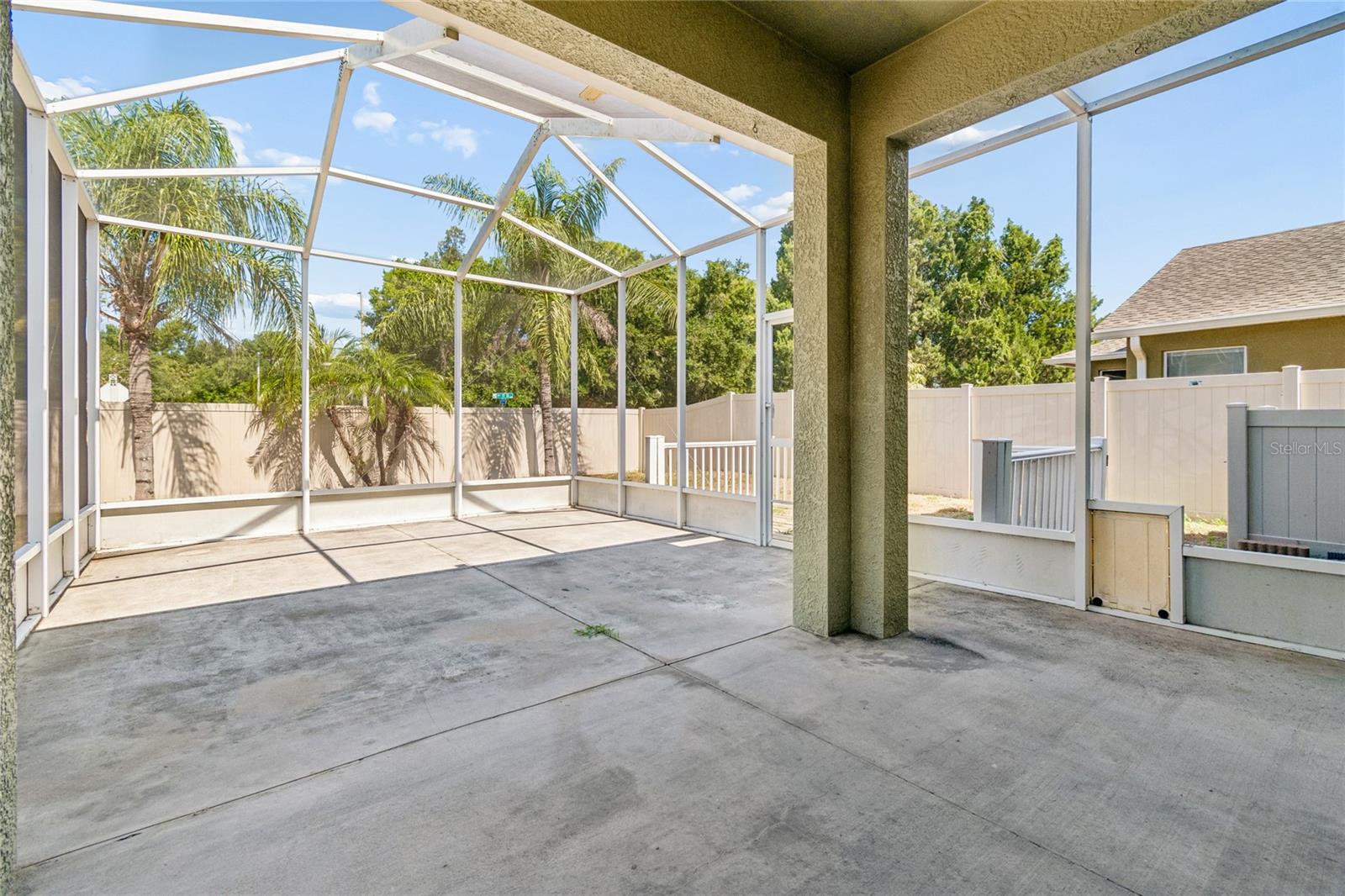 915 WINDTON OAK DR — photo 37