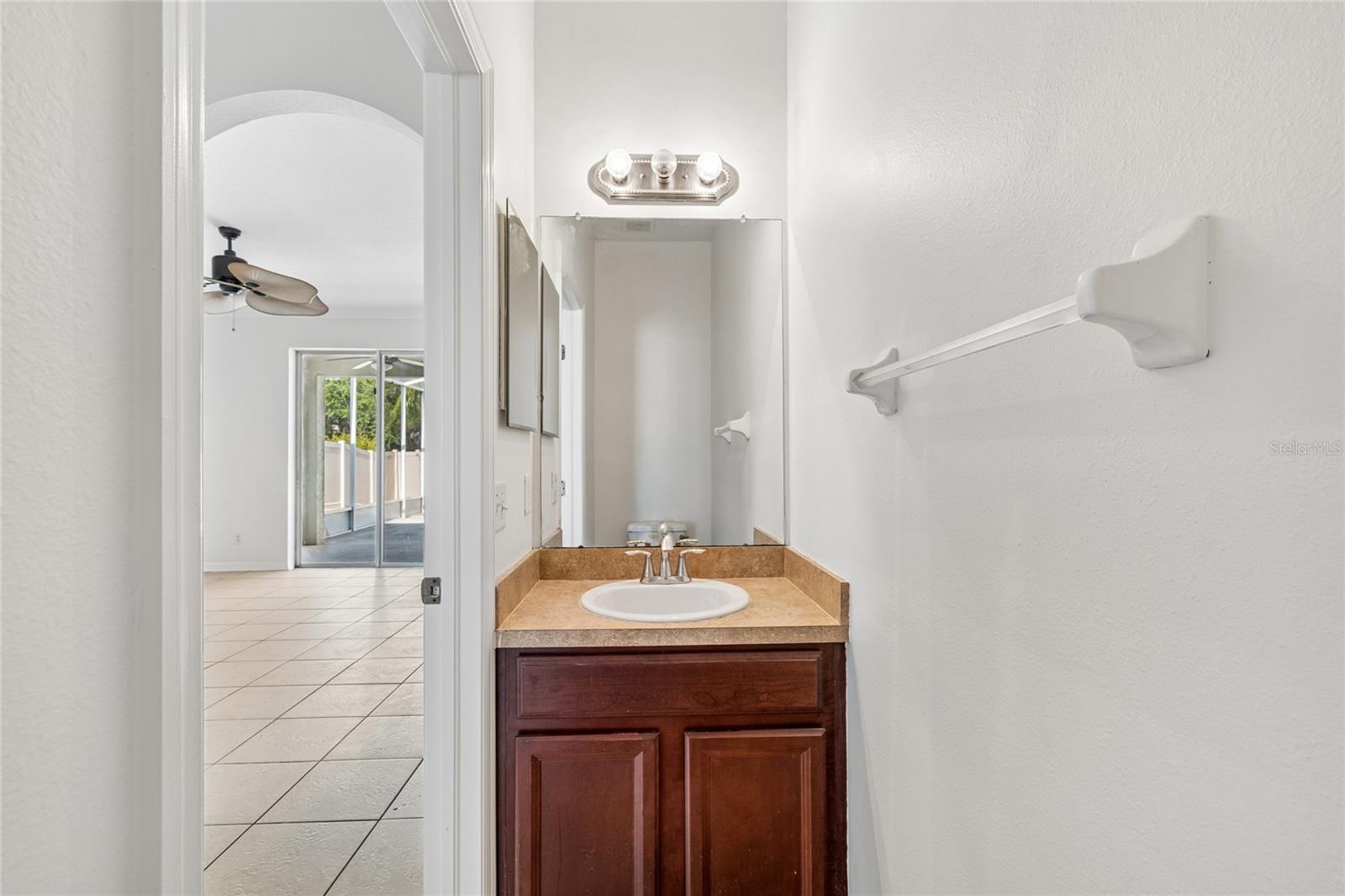 915 WINDTON OAK DR — photo 20