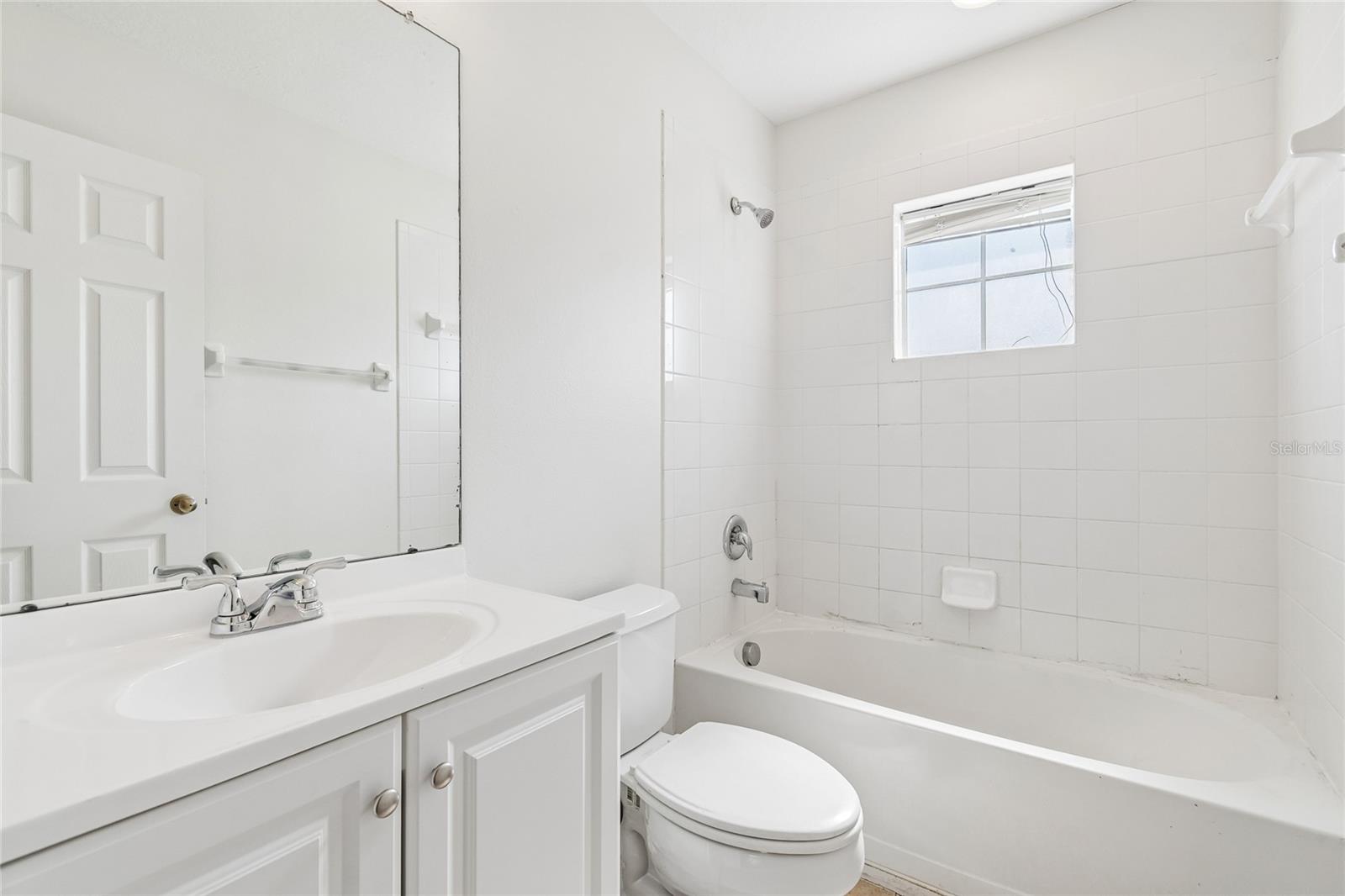 915 WINDTON OAK DR — photo 34