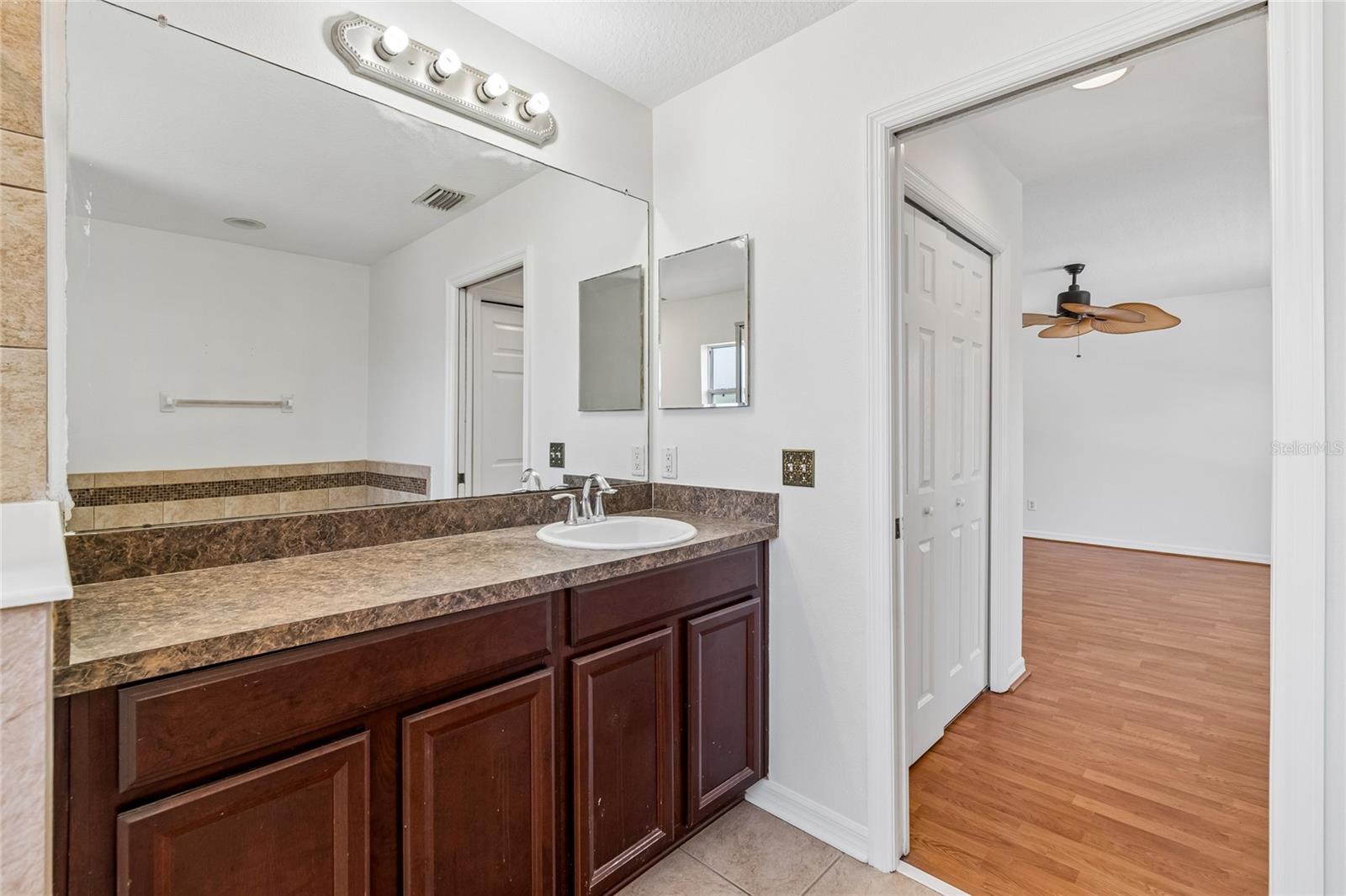 915 WINDTON OAK DR — photo 26
