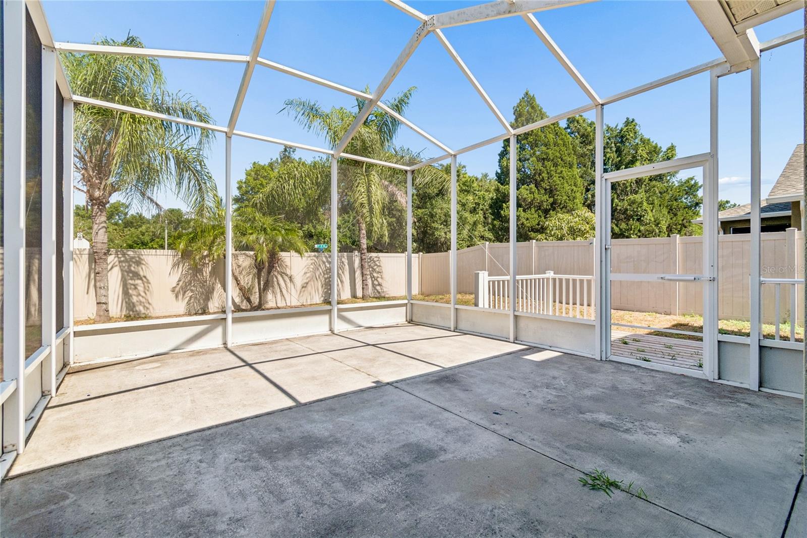 915 WINDTON OAK DR — photo 38