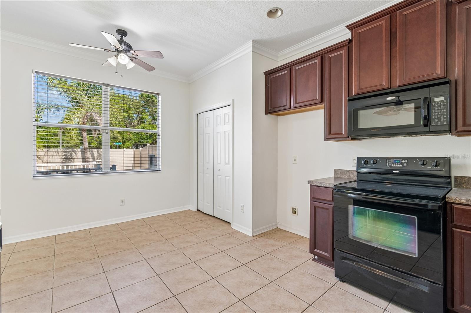 915 WINDTON OAK DR — photo 9
