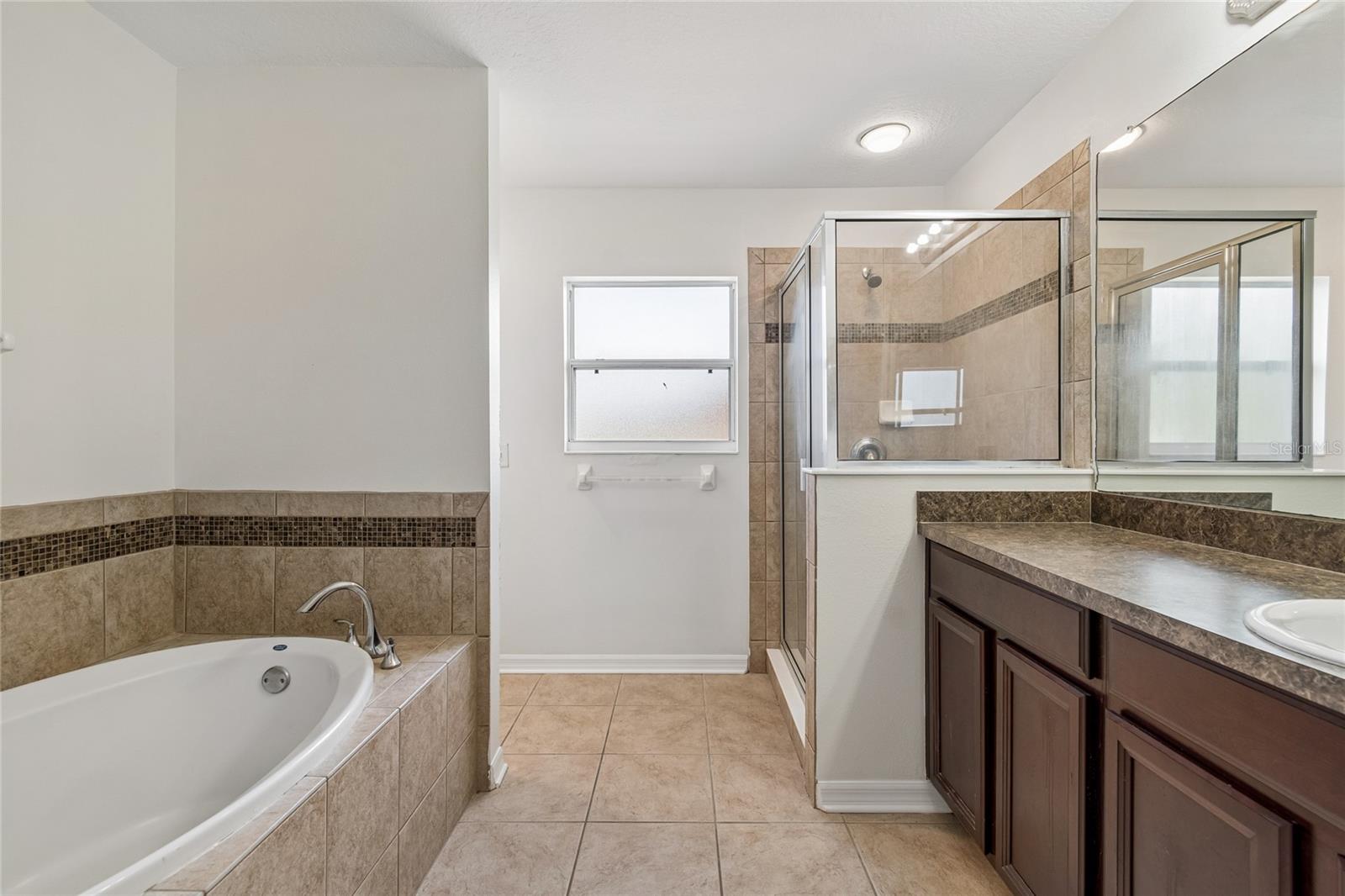915 WINDTON OAK DR — photo 24
