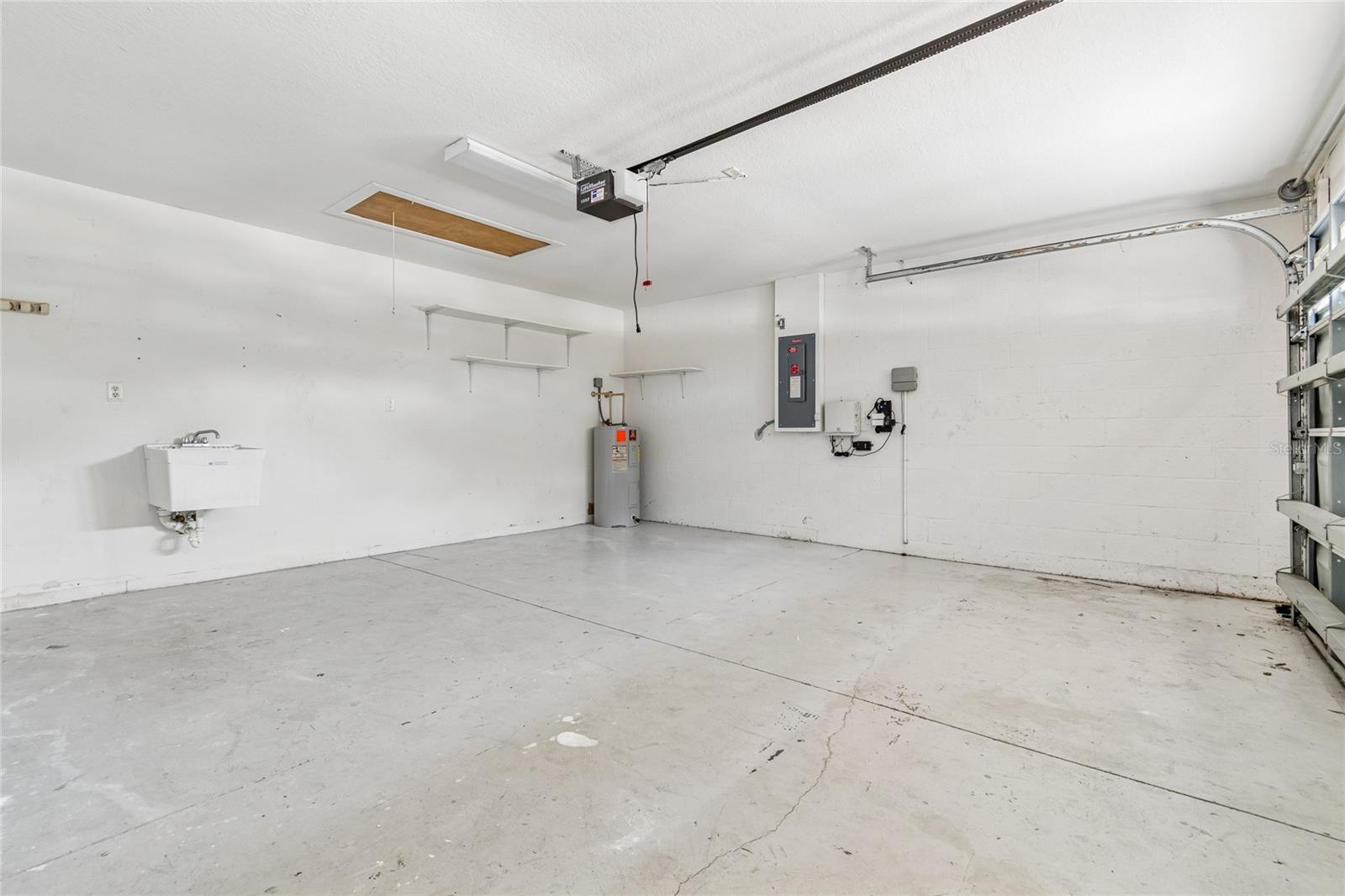915 WINDTON OAK DR — photo 46