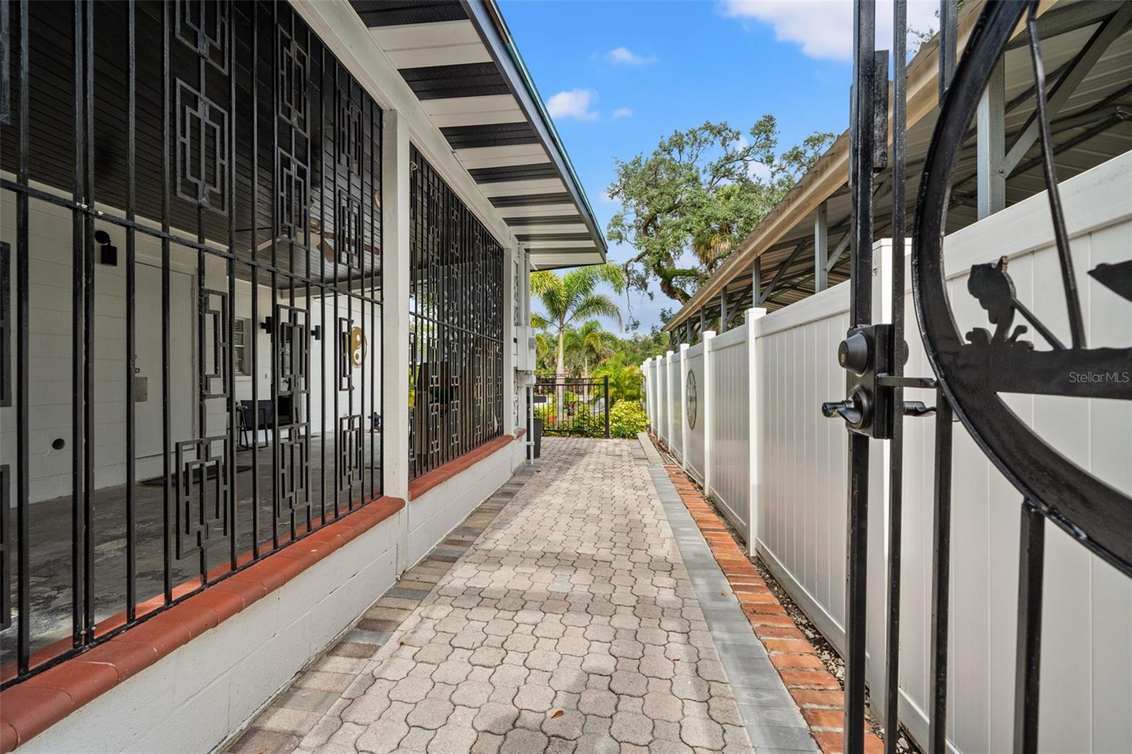 308 E HOLLYWOOD ST — photo 46