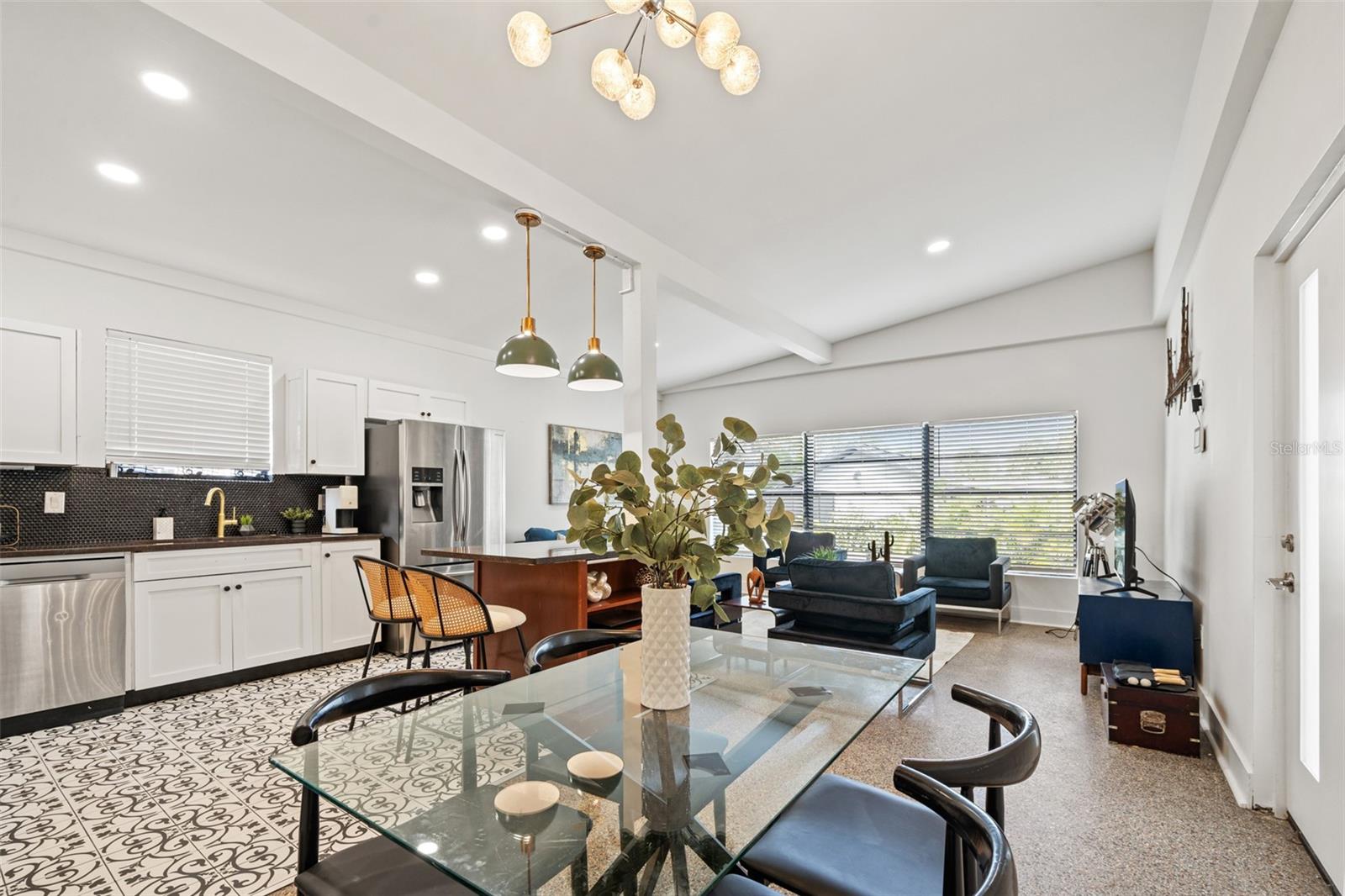 308 E HOLLYWOOD ST — photo 12