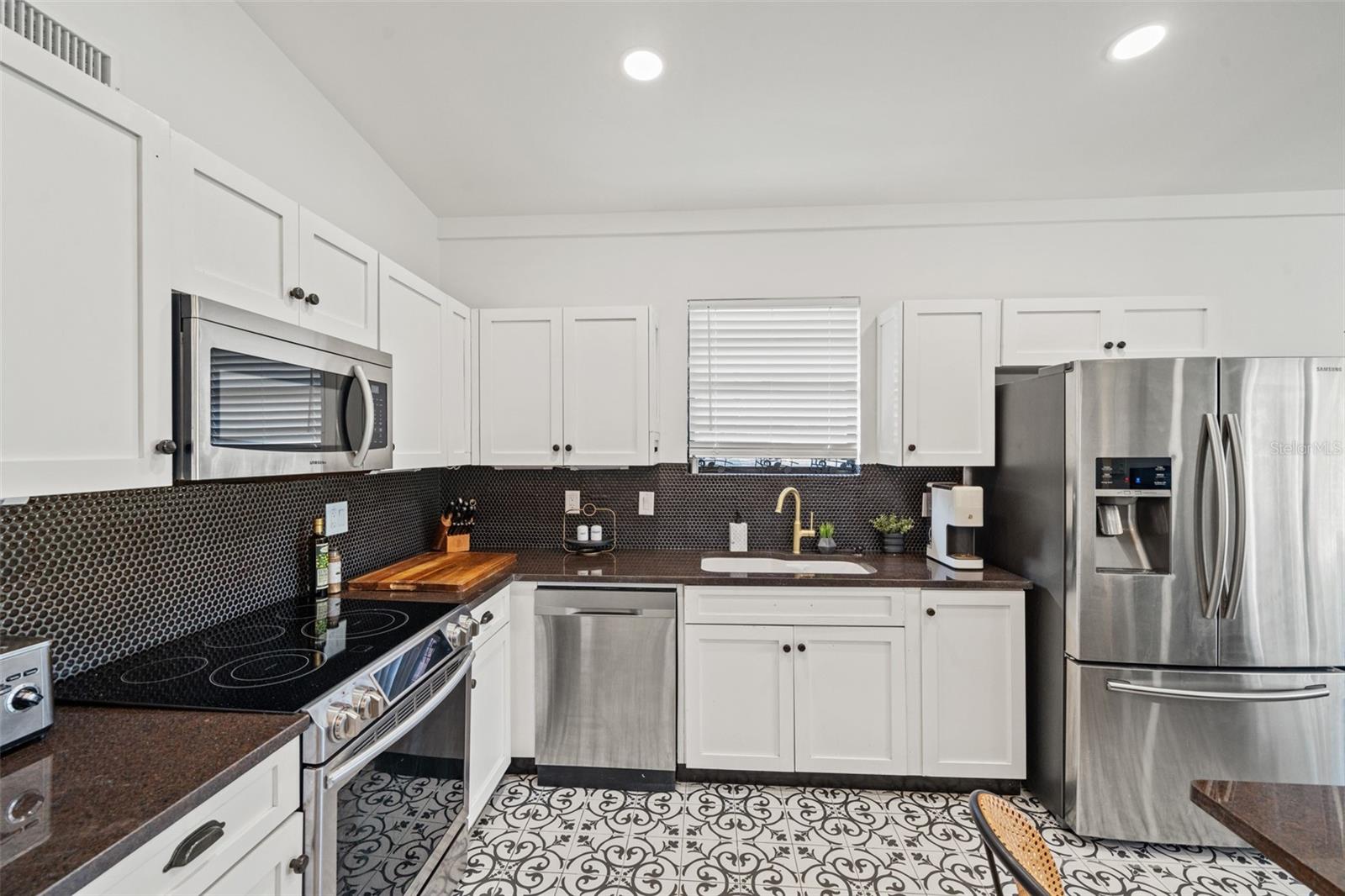 308 E HOLLYWOOD ST — photo 18