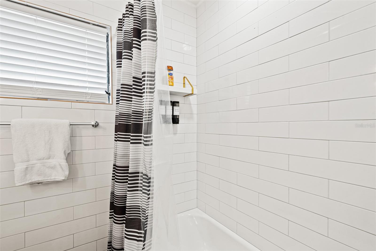 308 E HOLLYWOOD ST — photo 30