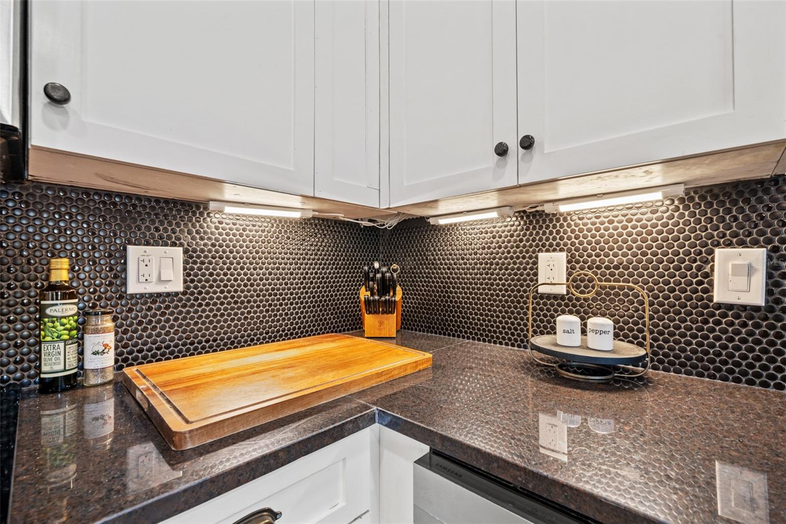 308 E HOLLYWOOD ST — photo 19