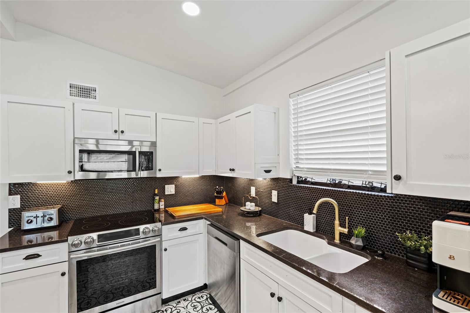 308 E HOLLYWOOD ST — photo 21