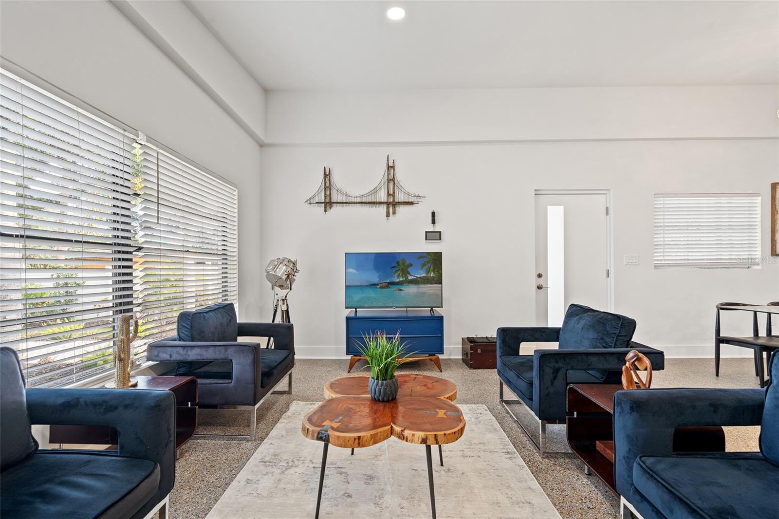 308 E HOLLYWOOD ST — photo 4