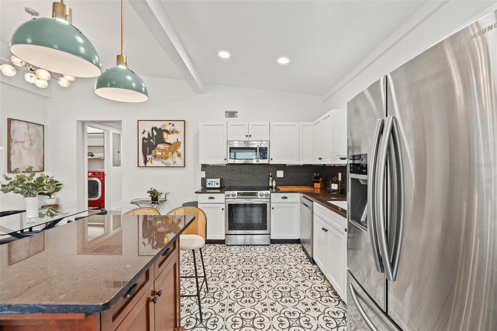 308 E HOLLYWOOD ST — photo 13