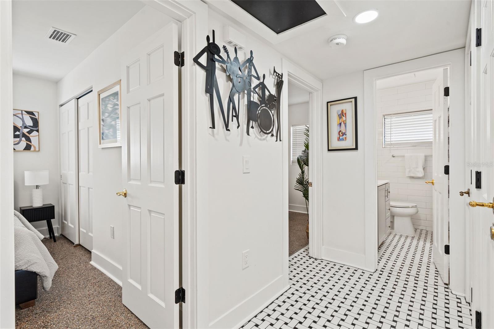 308 E HOLLYWOOD ST — photo 23