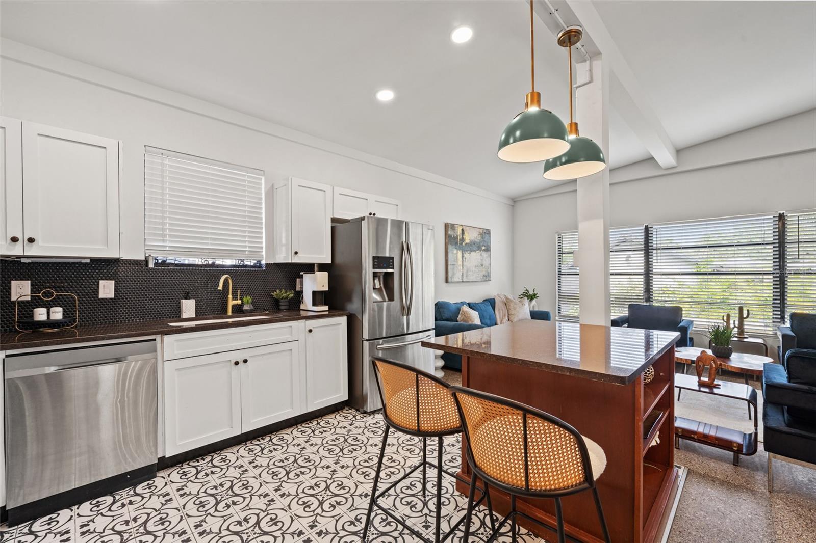 308 E HOLLYWOOD ST — photo 16