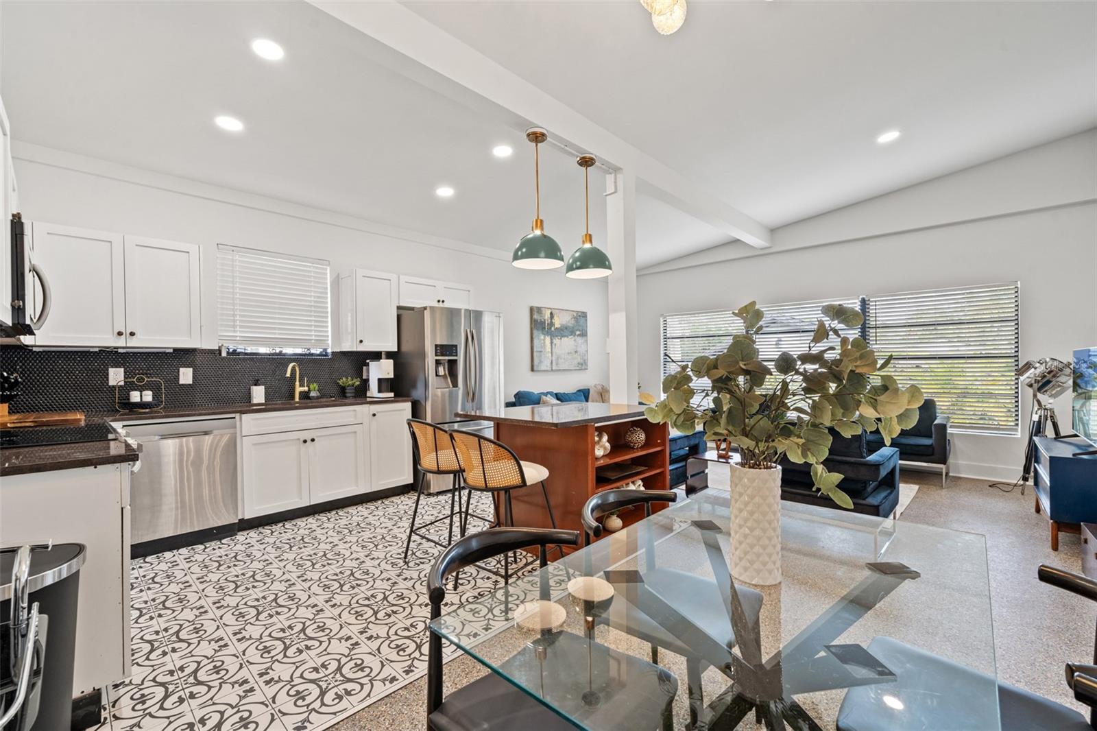 308 E HOLLYWOOD ST — photo 14