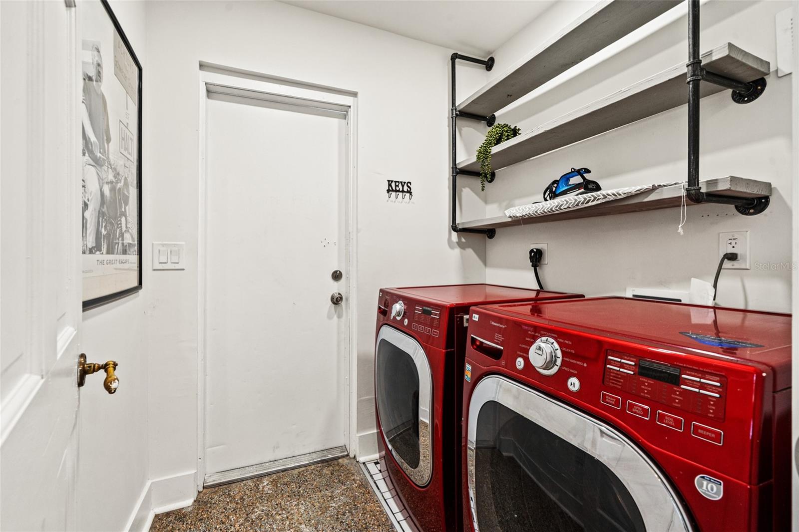 308 E HOLLYWOOD ST — photo 32
