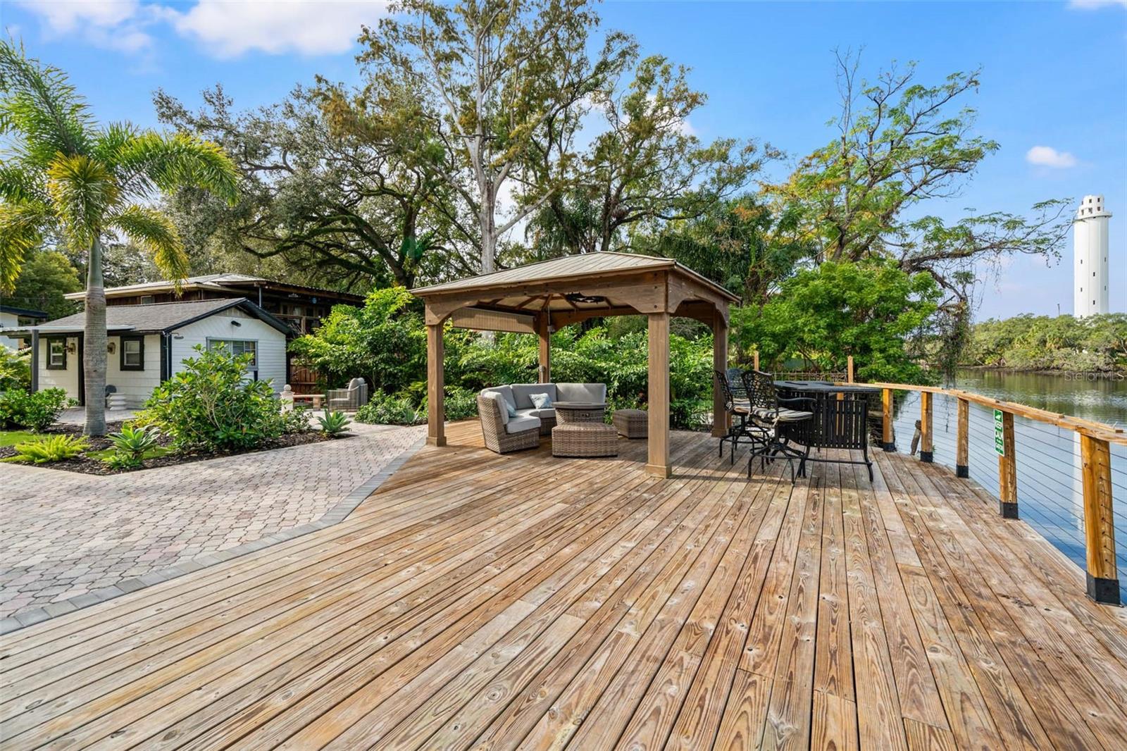 308 E HOLLYWOOD ST — photo 40