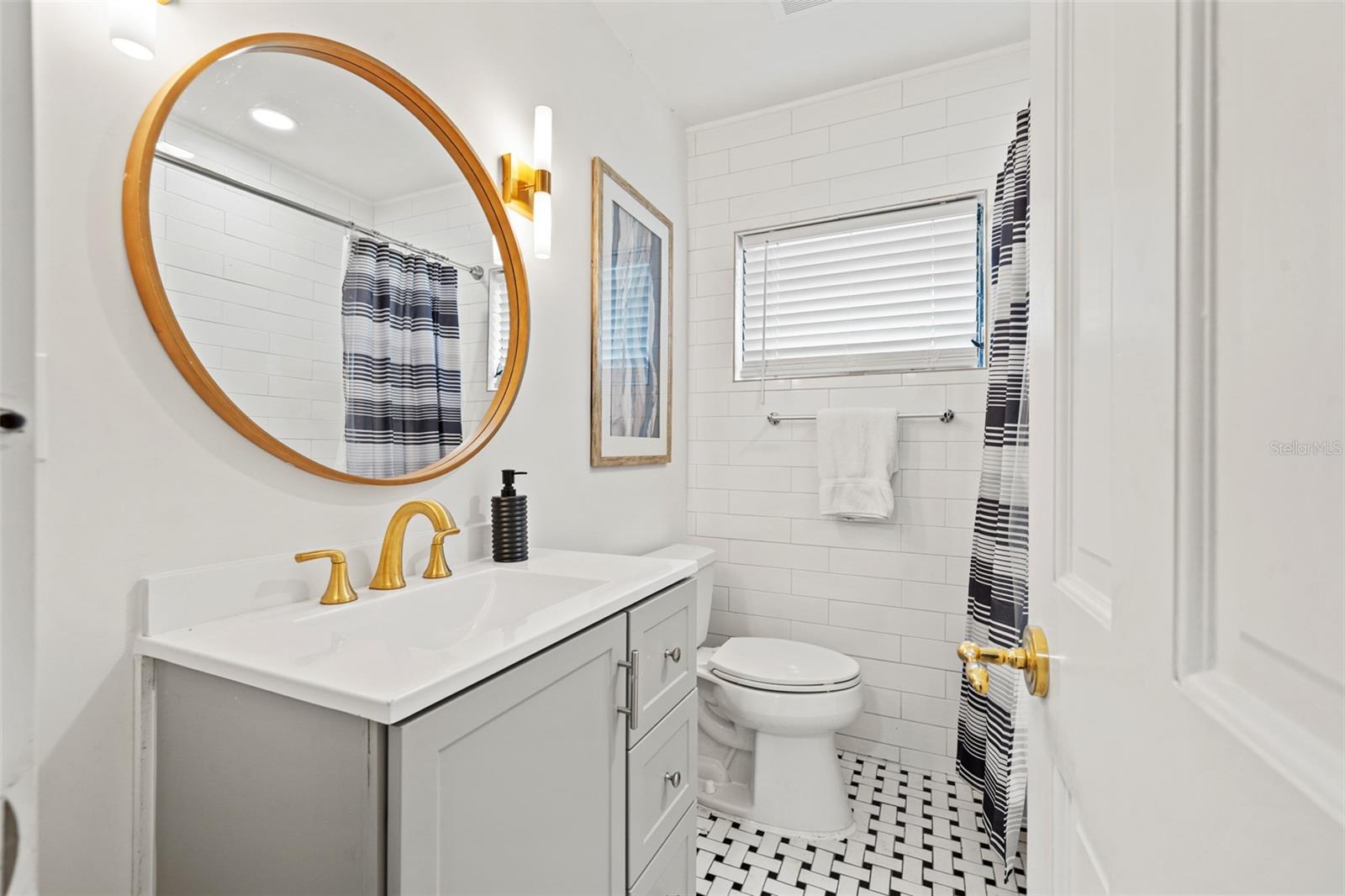 308 E HOLLYWOOD ST — photo 29