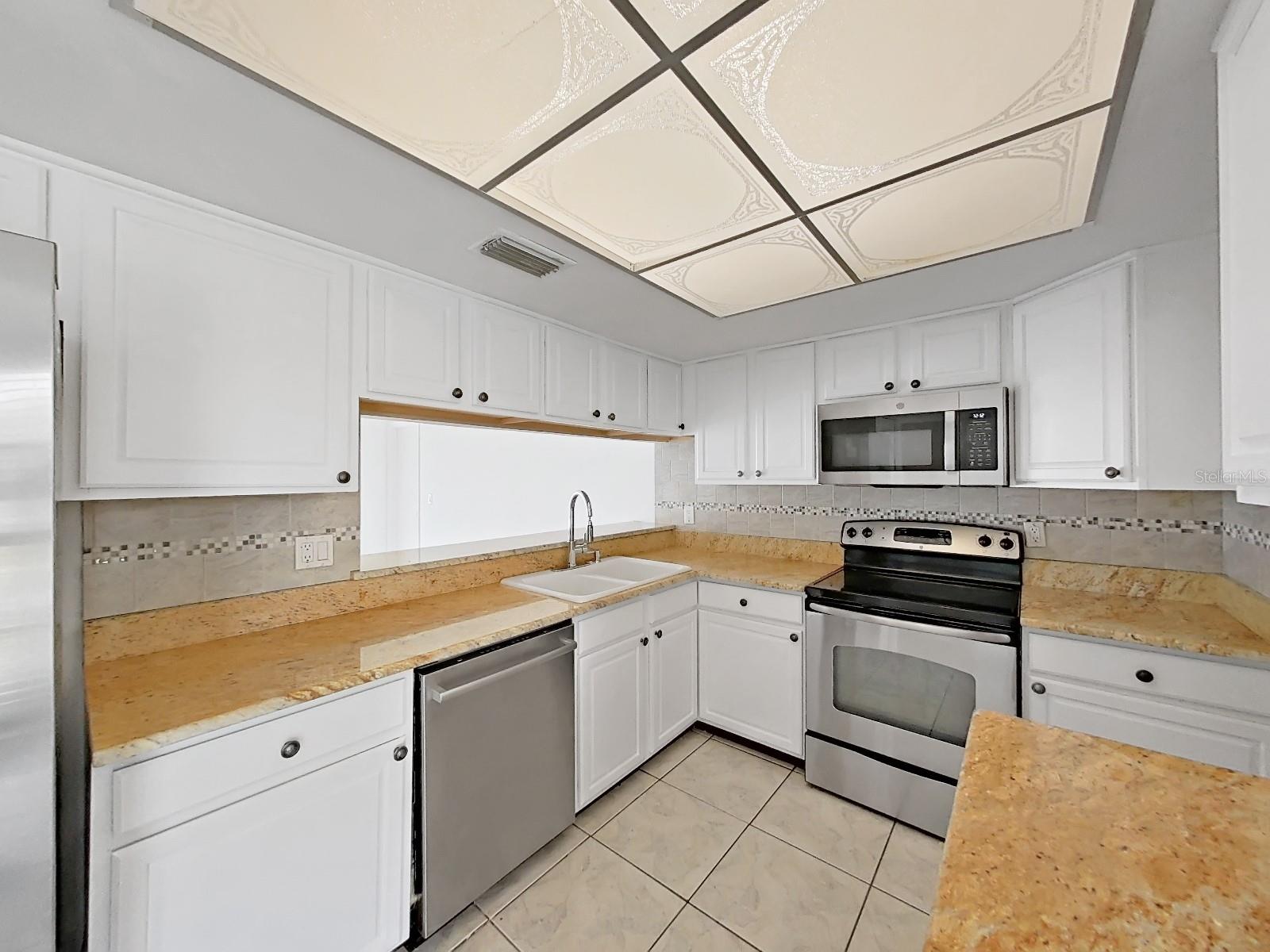 10902 WINGATE DR — photo 17