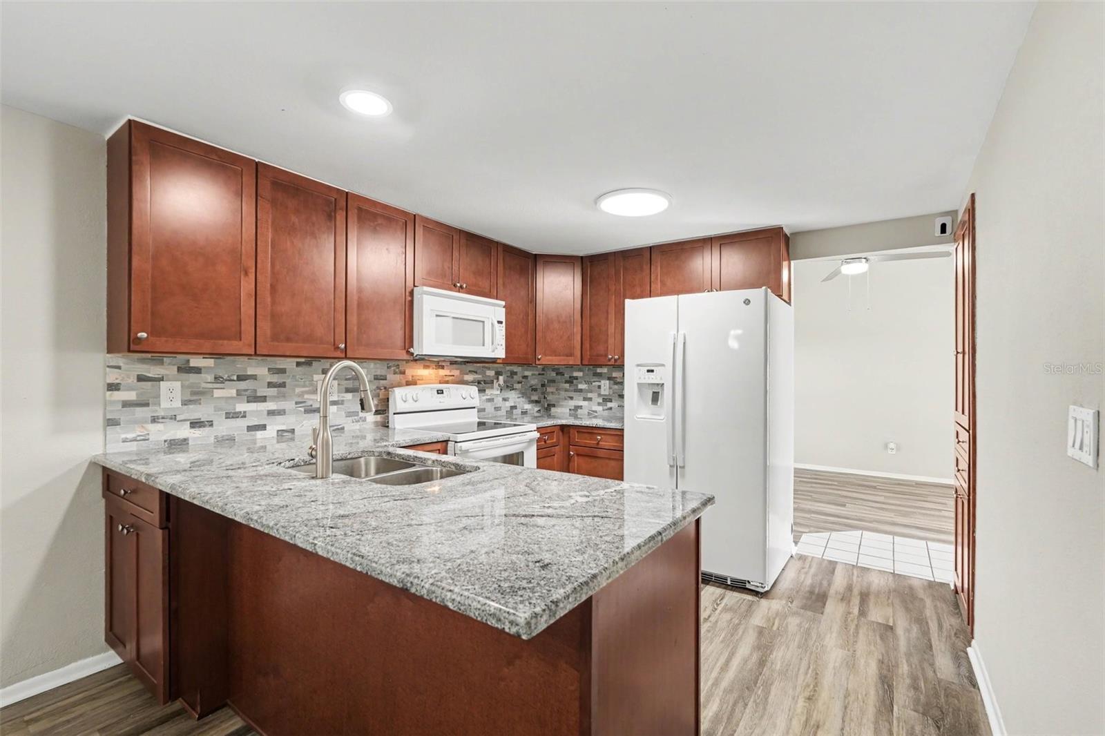 6404 FREEDOM CT — photo 9