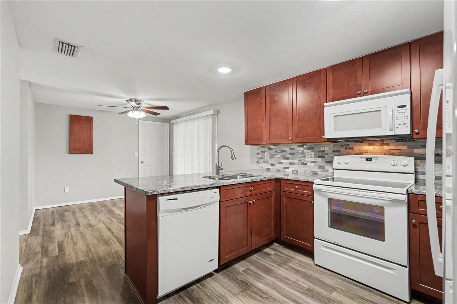 6404 FREEDOM CT — photo 8