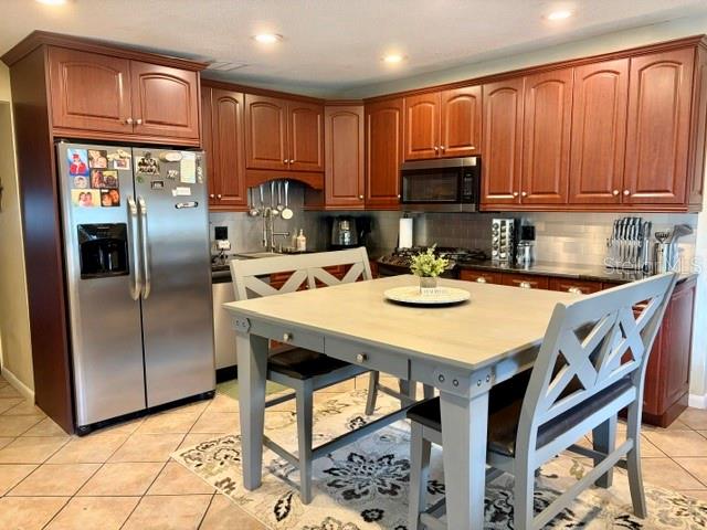 915 HARBOR HILL DR — photo 3