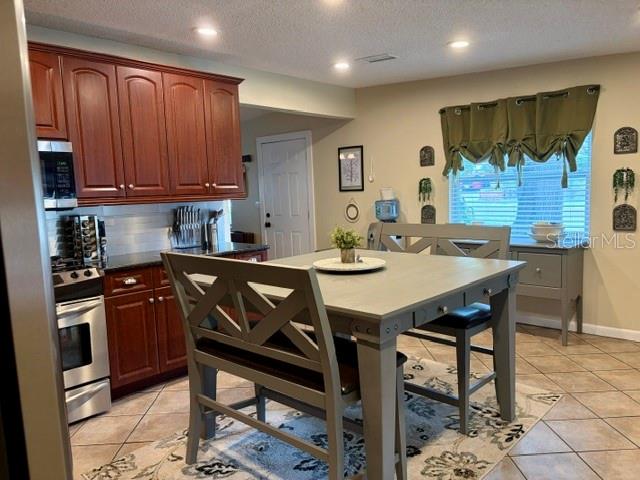 915 HARBOR HILL DR — photo 5