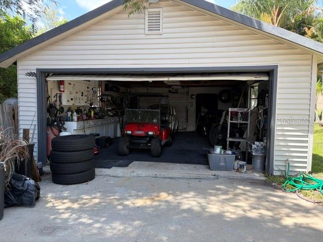 915 HARBOR HILL DR — photo 33