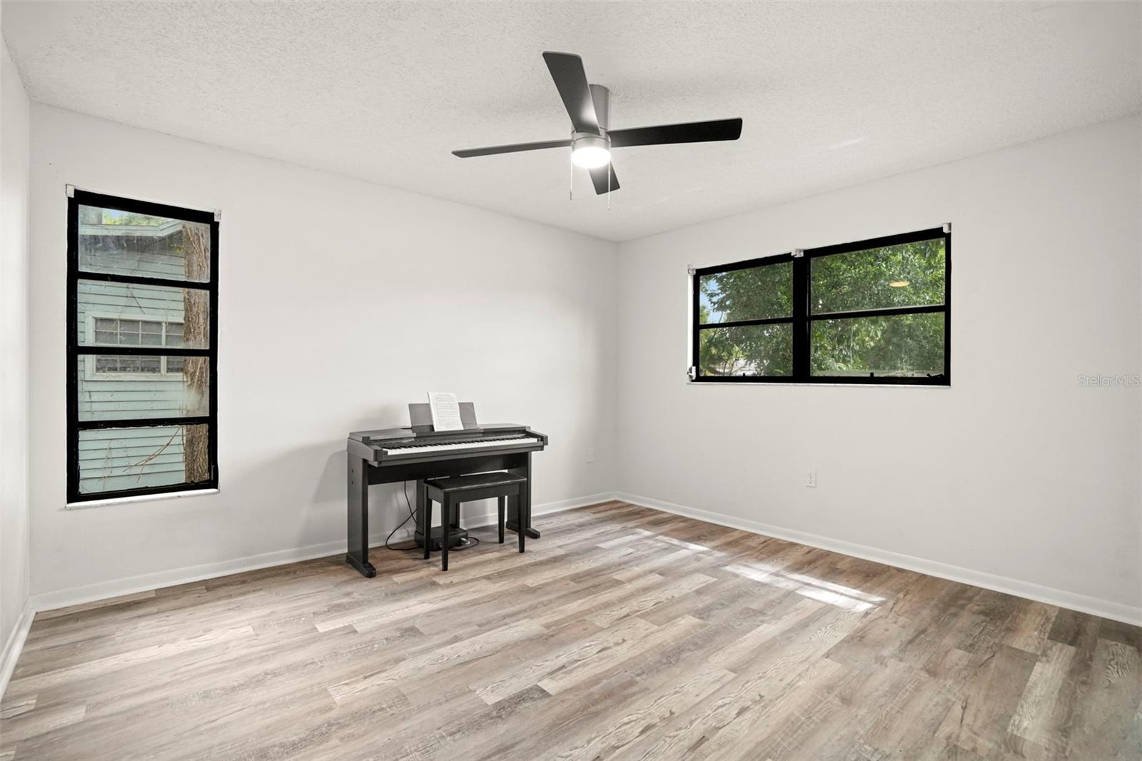 210 EDGEWOOD AVE — photo 21