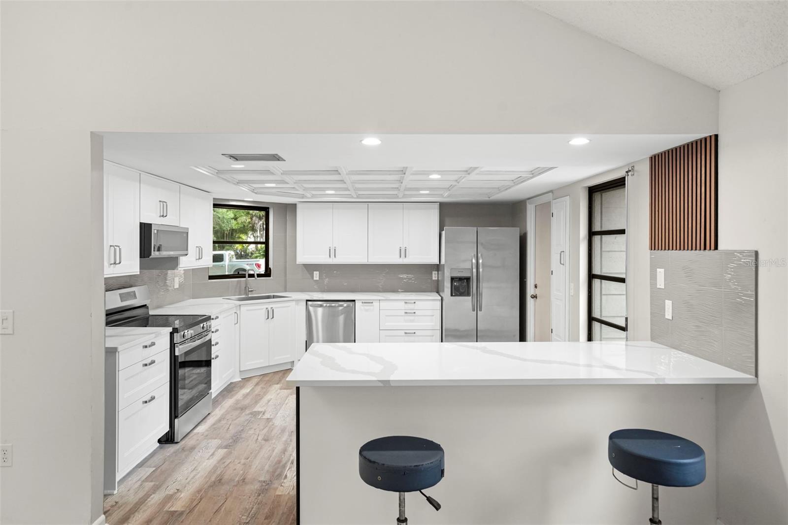 210 EDGEWOOD AVE — photo 12
