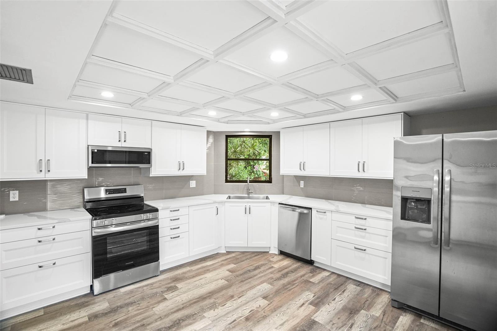 210 EDGEWOOD AVE — photo 13