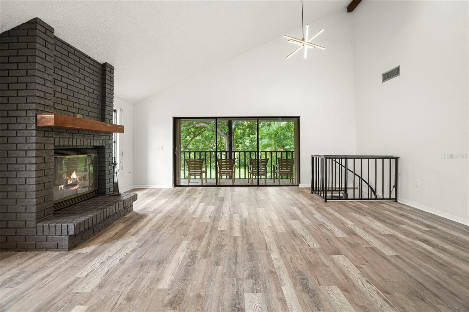 210 EDGEWOOD AVE — photo 11