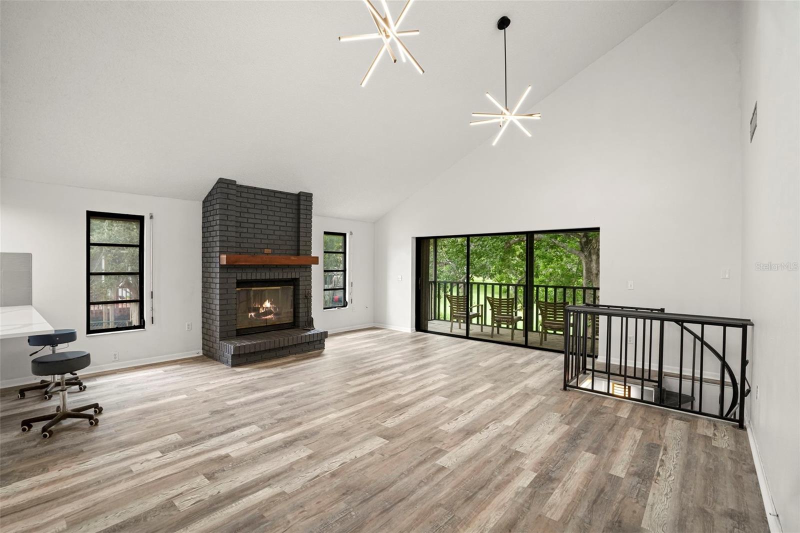 210 EDGEWOOD AVE — photo 10
