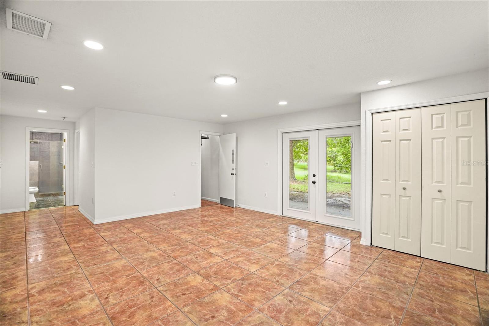 210 EDGEWOOD AVE — photo 31