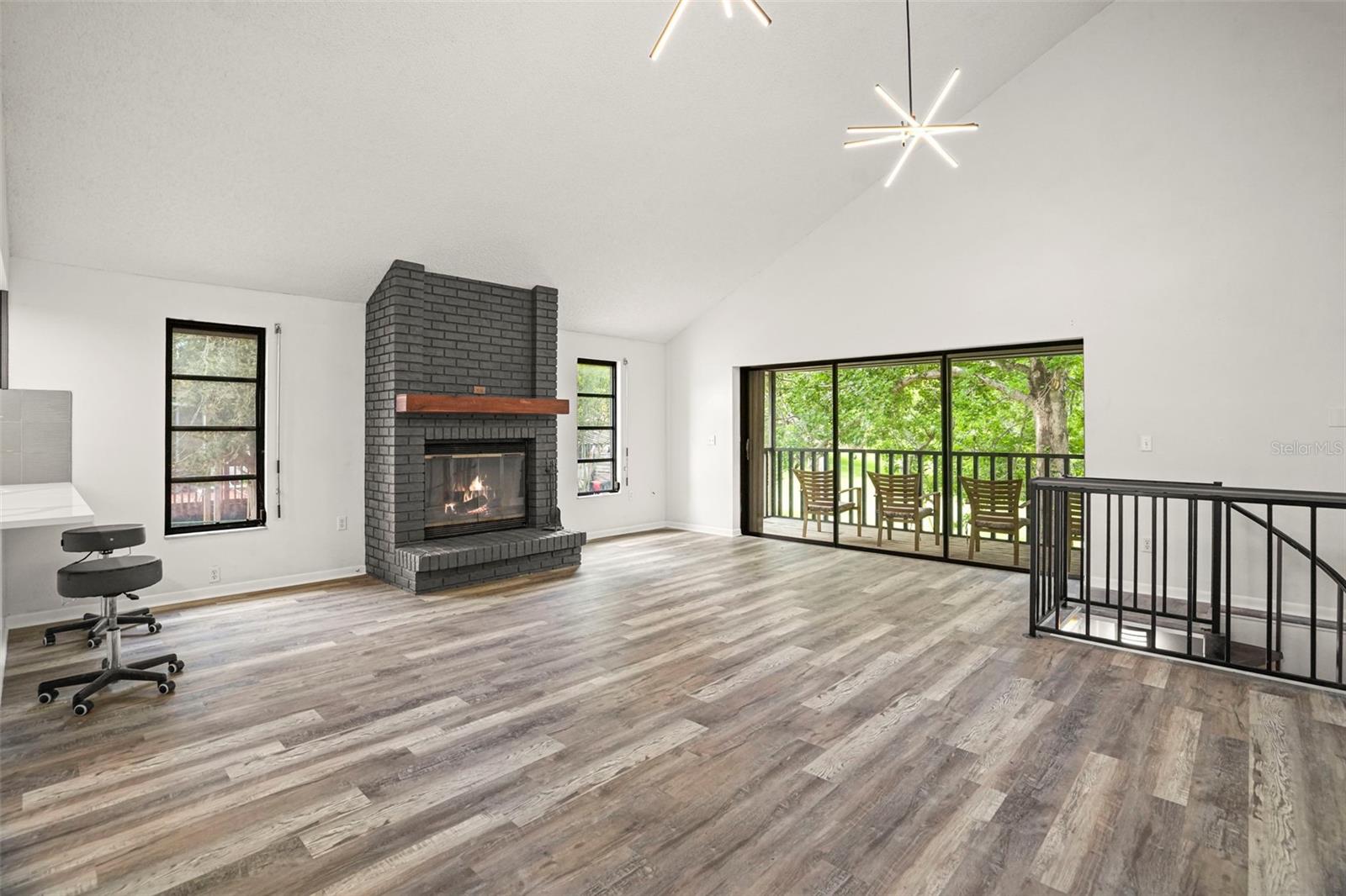 210 EDGEWOOD AVE — photo 9