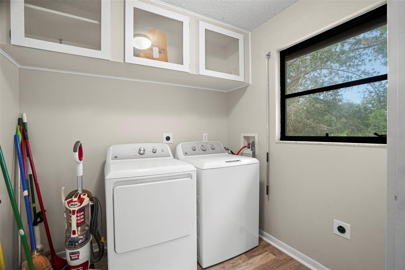 210 EDGEWOOD AVE — photo 37