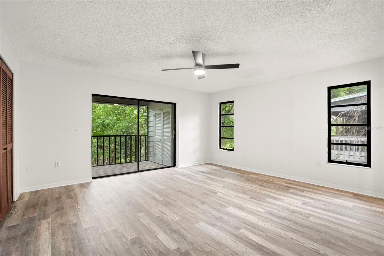 210 EDGEWOOD AVE — photo 19