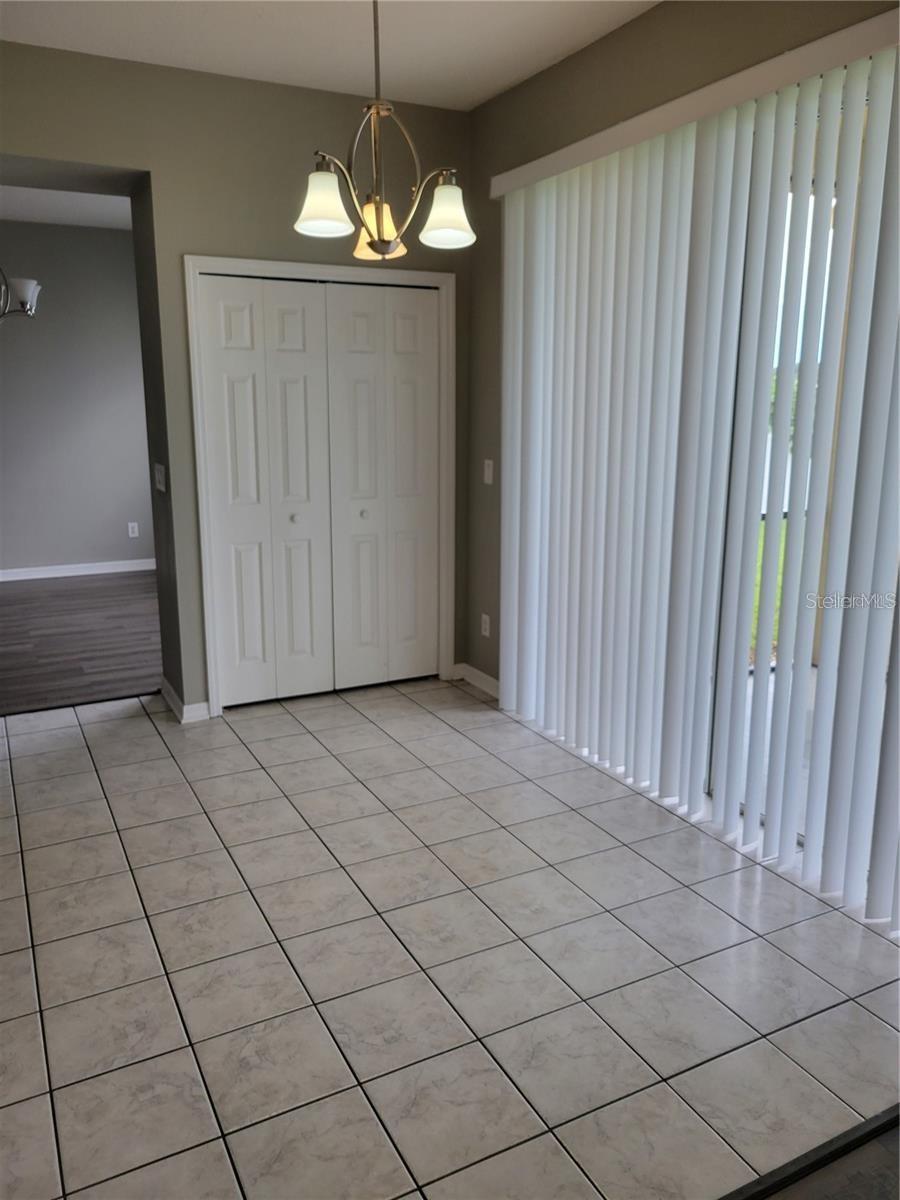 7215 COLONIAL LAKE DR — photo 8