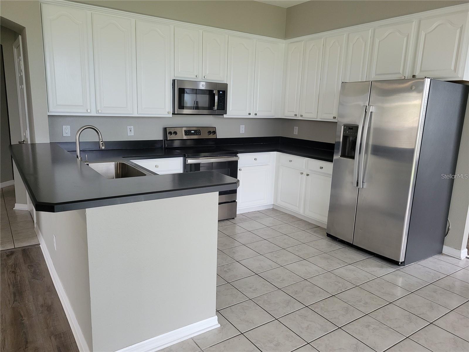 7215 COLONIAL LAKE DR — photo 7