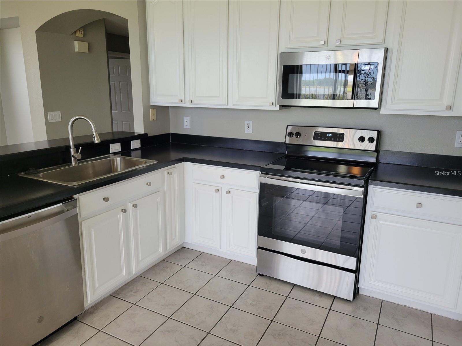 7215 COLONIAL LAKE DR — photo 6
